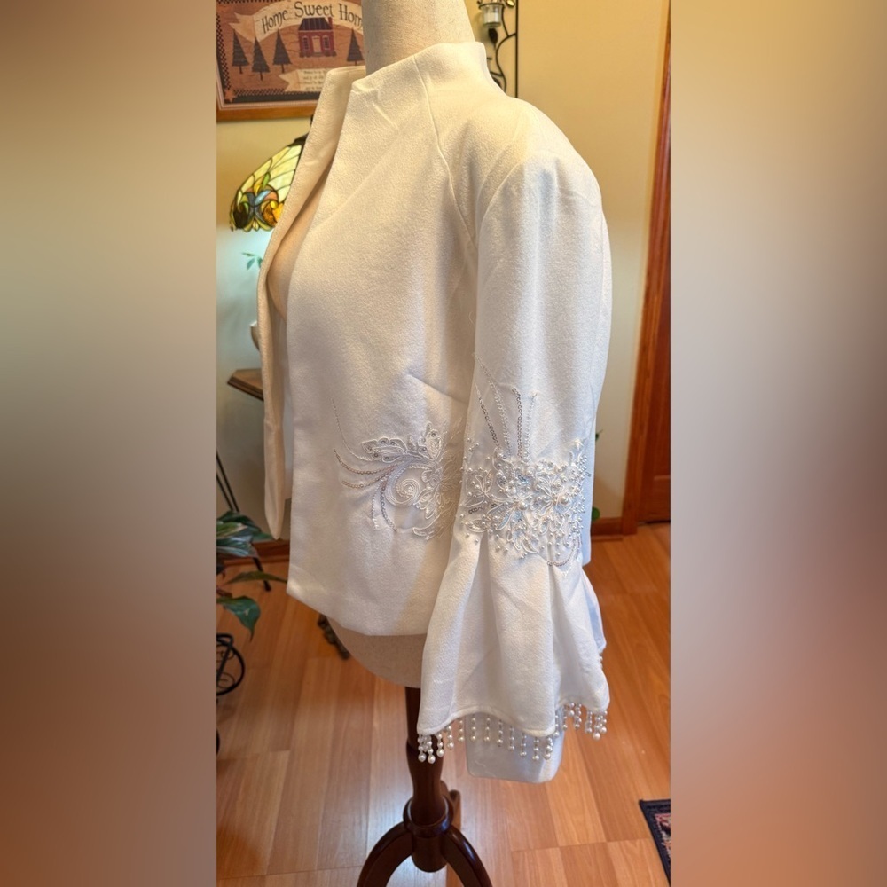 Elegant Women's White XXL Jacket with Pearl Detailing Flare Sleeves Embroidered - Picture 3 of 15